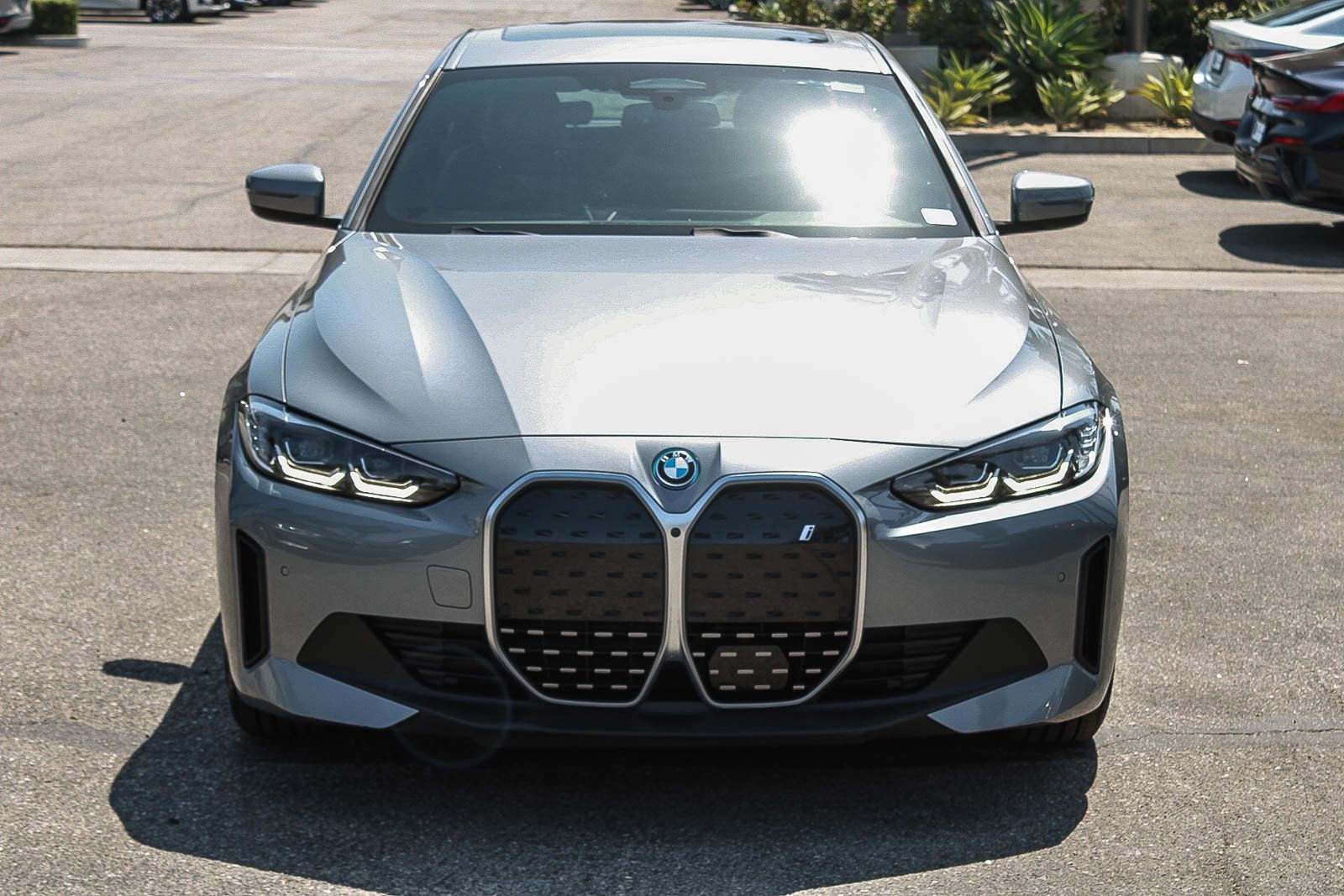 Used 2023 BMW i4 eDrive40 RWD image 2