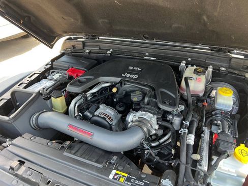Used 2018 Jeep Wrangler Rubicon AWD/4WD image 27