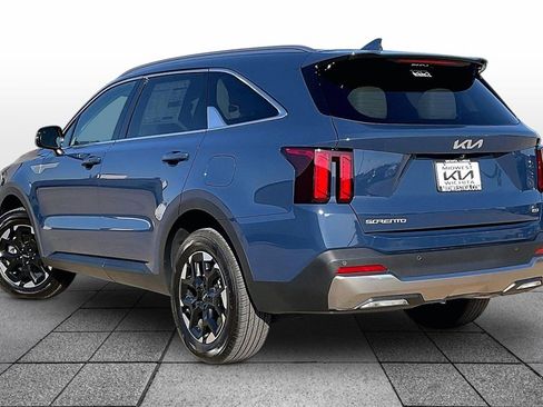 Used 2025 Kia Sorento S image 12