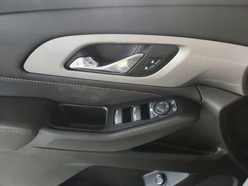 Used 2019 Chevrolet Traverse LT w/ LT Premium Package AWD/4WD image 17