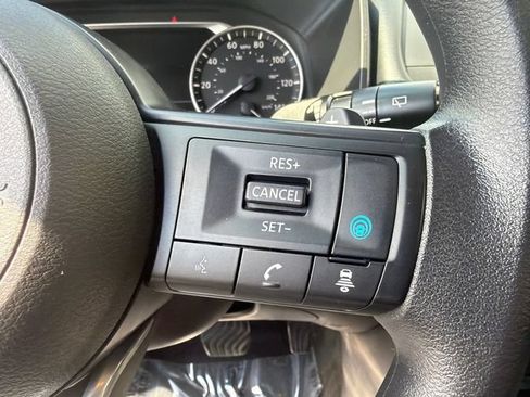 Used 2024 Nissan Rogue SV FWD image 30