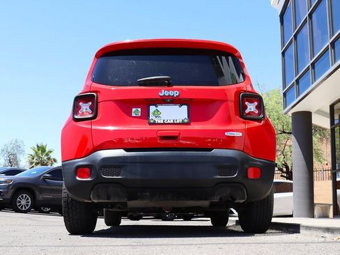 Used 2018 Jeep Renegade Latitude FWD image 12