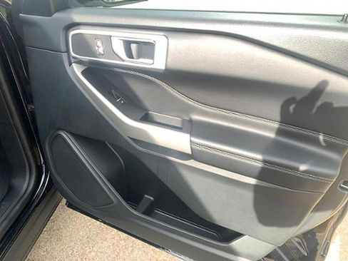 Used 2022 Ford Explorer XLT w/ Equipment Group 202A image 14