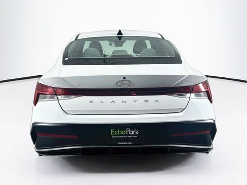 Used 2025 Hyundai Elantra SEL FWD image 7