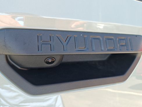 Used 2025 Hyundai Santa Cruz SE FWD image 16