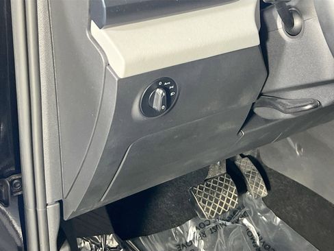 Used 2022 Volkswagen Taos SE image 10