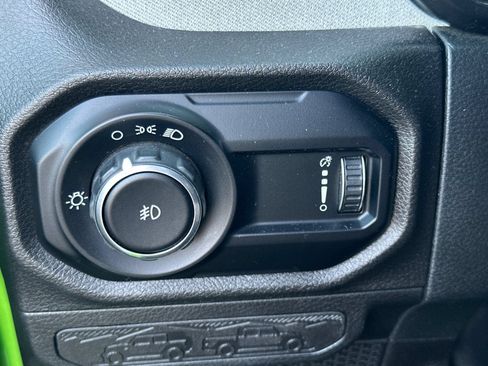 Used 2025 Jeep Wrangler Sport AWD/4WD image 25