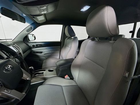 Used 2014 Toyota Tacoma PreRunner image 18