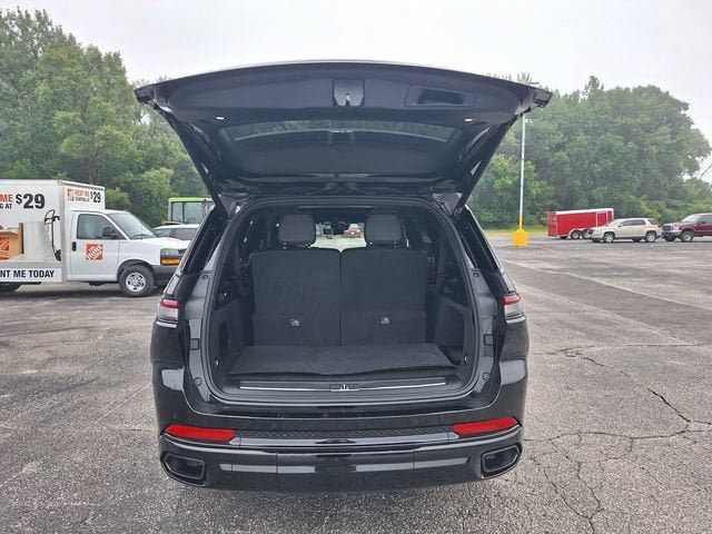 Used 2023 Jeep Grand Cherokee L Summit AWD/4WD image 16