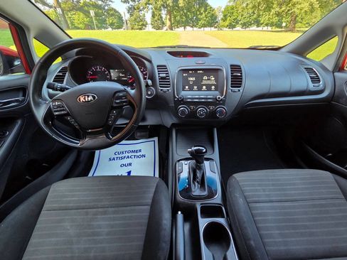 Used 2018 Kia Forte S w/ S Technology Plus Package FWD image 18
