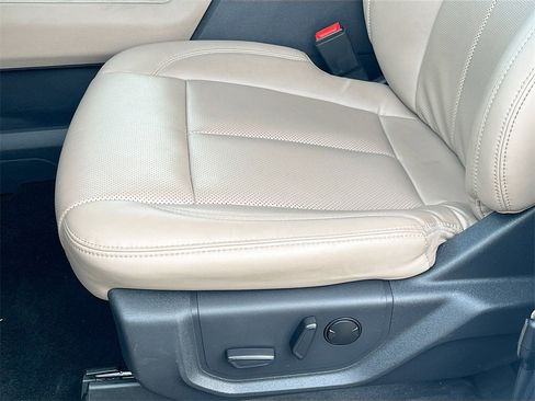 Used 2024 Ford Expedition XLT image 19