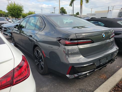 Used 2025 BMW 760i xDrive w/ Executive Package AWD/4WD image 4