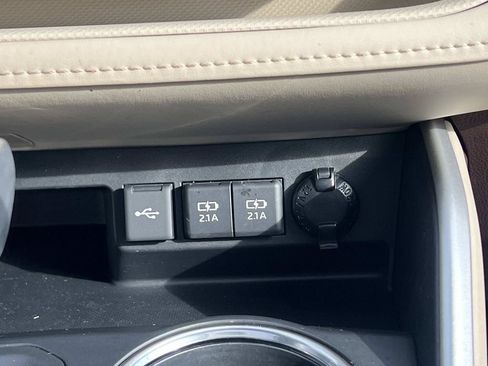 Used 2021 Toyota Highlander XLE FWD image 40