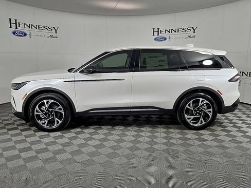 Used 2026 Lincoln Nautilus Premier AWD/4WD image 7
