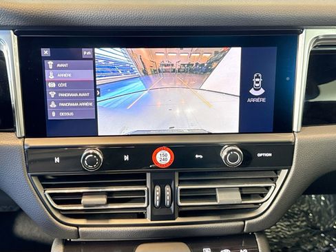 Used 2025 Porsche Macan image 16