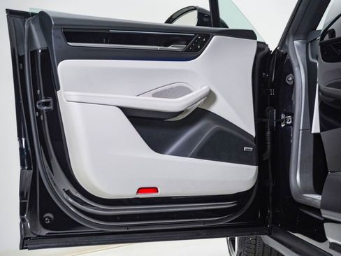 Certified 2025 Porsche Macan 4S Electric AWD/4WD image 26