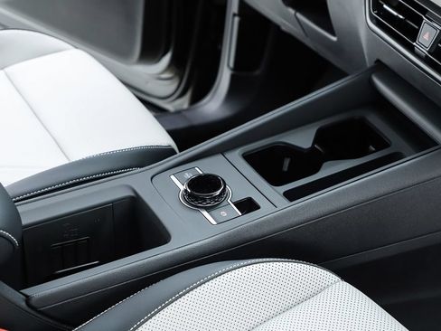 New 2026 Volkswagen Tiguan SE FWD image 34