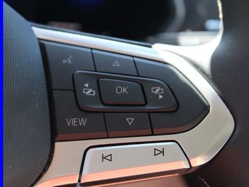 Used 2023 Volkswagen Tiguan SE w/ Panoramic Sunroof Package AWD/4WD image 31