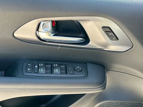 New 2026 Chrysler Pacifica Select w/ S Appearance Package image 16