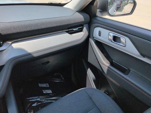 New 2026 Ford Explorer Active RWD image 17