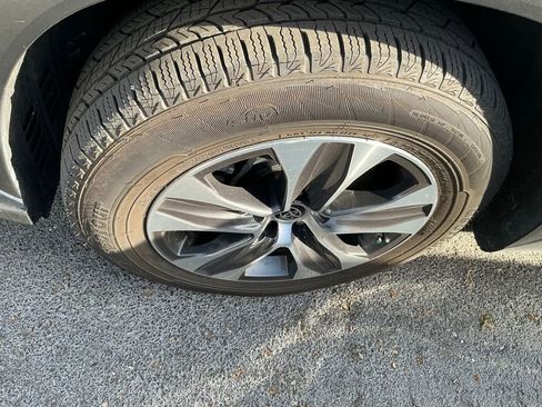 Used 2022 Toyota Highlander XLE image 9