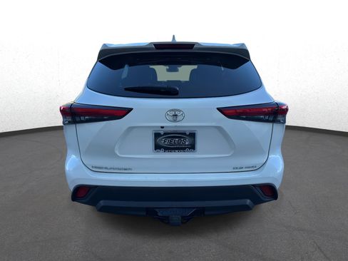 Used 2021 Toyota Highlander XLE image 4