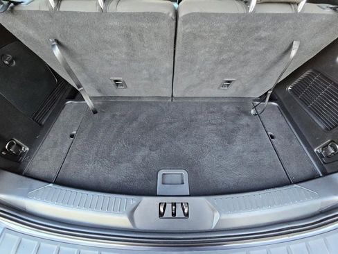 Used 2021 Ford Explorer XLT image 28