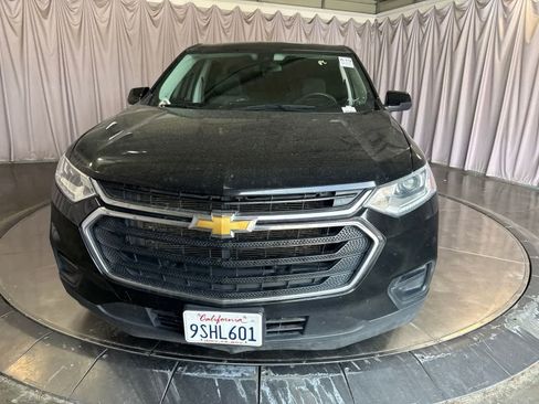 Used 2021 Chevrolet Traverse LS FWD image 2