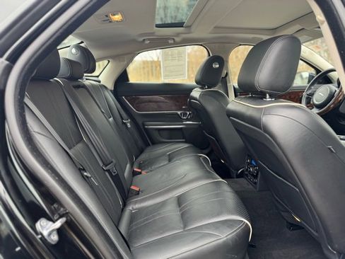 Used 2019 Jaguar XJ R-Sport image 16