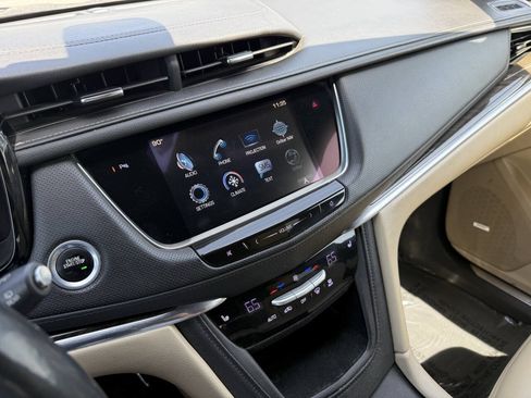 Used 2017 Cadillac XT5 FWD image 19