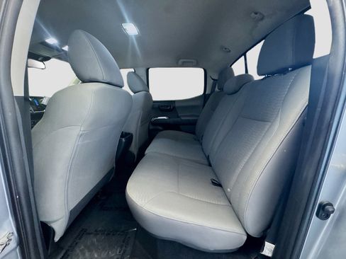 Used 2018 Toyota Tacoma SR5 RWD image 15