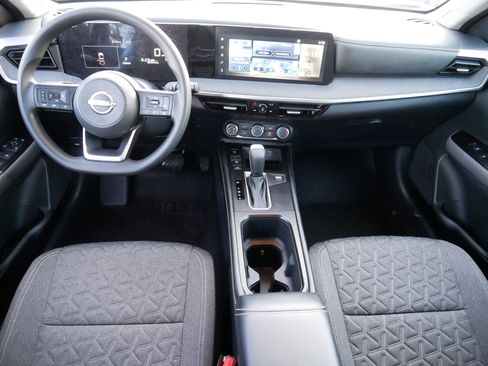 Certified 2025 Nissan Kicks SV w/ Illumination Package image 10