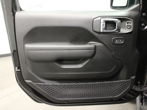 Used 2023 Jeep Gladiator Sport image 19