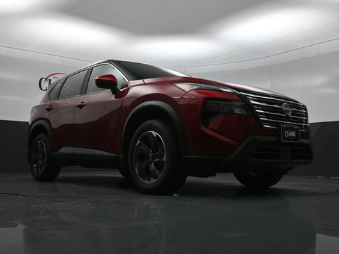 Used 2024 Nissan Rogue SV FWD image 29