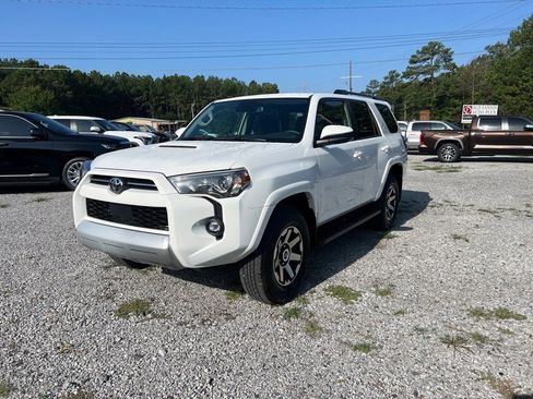 Used 2024 Toyota 4Runner TRD Off-Road image 3