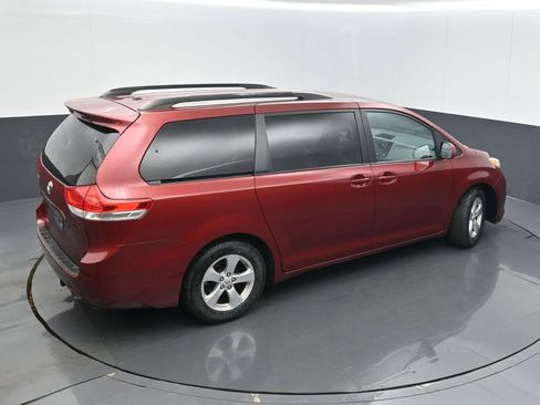Used 2012 Toyota Sienna LE w/ Towing Pkg FWD image 37