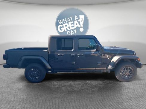 New 2025 Jeep Gladiator Sport image 4