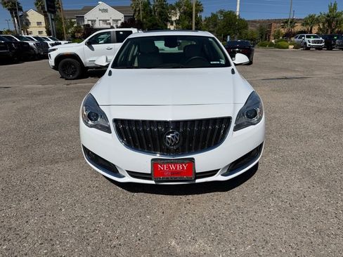 Used 2017 Buick Regal Premium FWD image 2