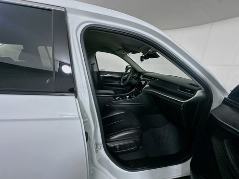 Used 2023 Jeep Grand Cherokee L Limited image 33