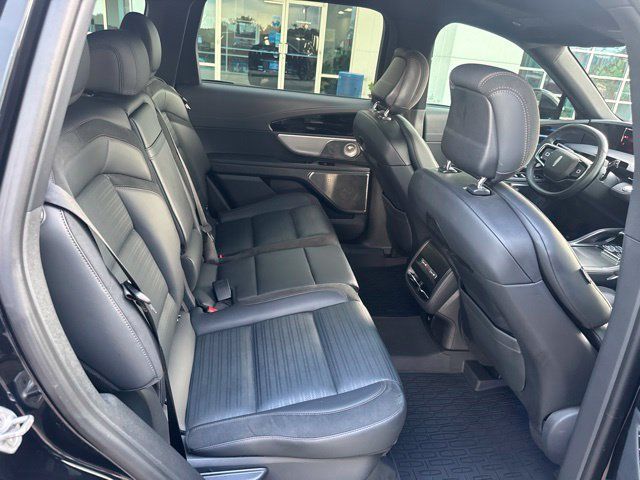 Used 2025 Lincoln Nautilus Reserve AWD/4WD image 14