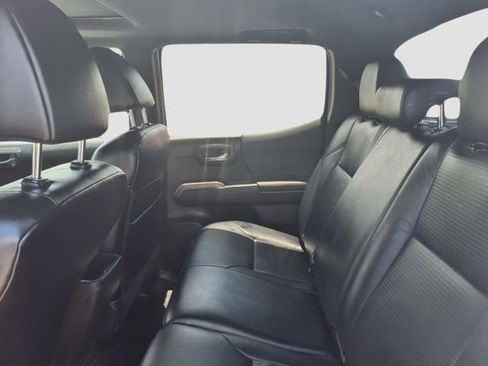 Used 2022 Toyota Tacoma TRD Off-Road image 11