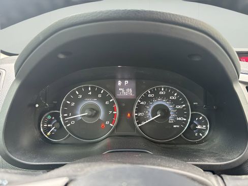 Used 2010 Subaru Outback 2.5i Premium AWD/4WD image 9