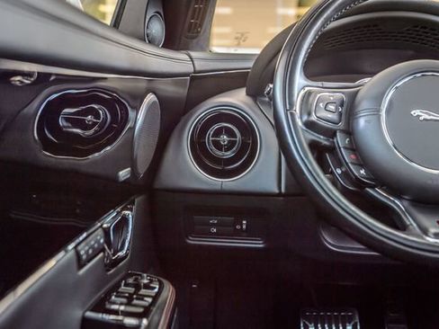 Used 2016 Jaguar XJ image 28