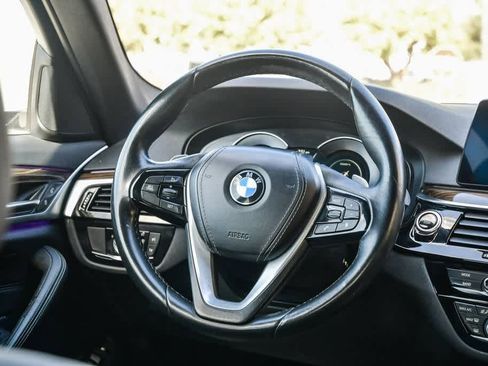 Used 2019 BMW 530e w/ Convenience Package image 12