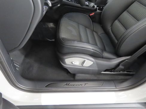 New 2026 Porsche Macan AWD/4WD image 41