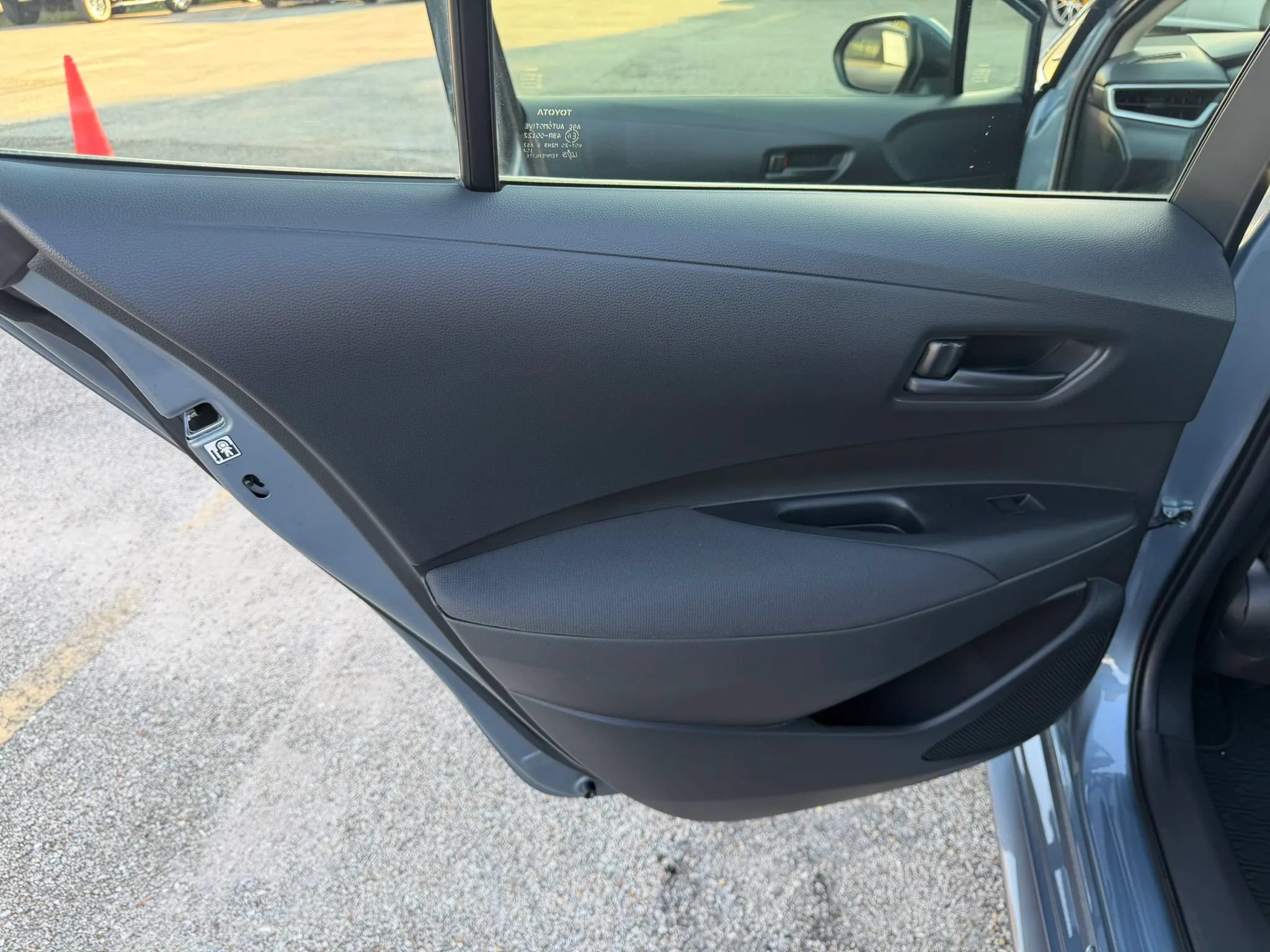 Used 2025 Toyota Corolla LE FWD image 21