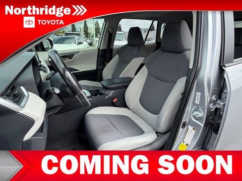 Used 2019 Toyota RAV4 XLE w/ Convenience Package FWD image 6