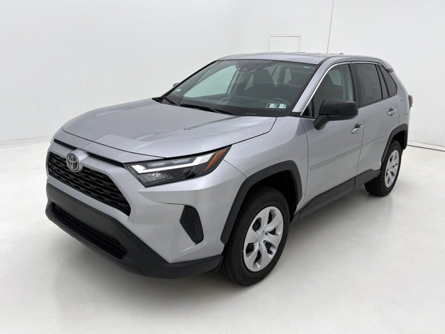 Used 2025 Toyota RAV4 LE AWD/4WD image 4
