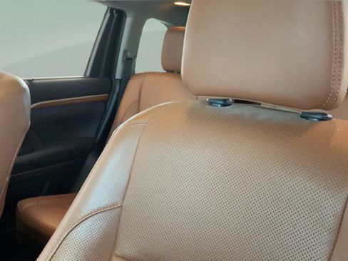 Used 2019 Toyota Highlander Limited Platinum FWD image 26