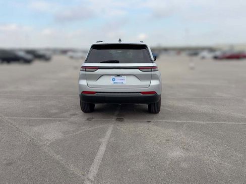 New 2026 Jeep Grand Cherokee Altitude image 10